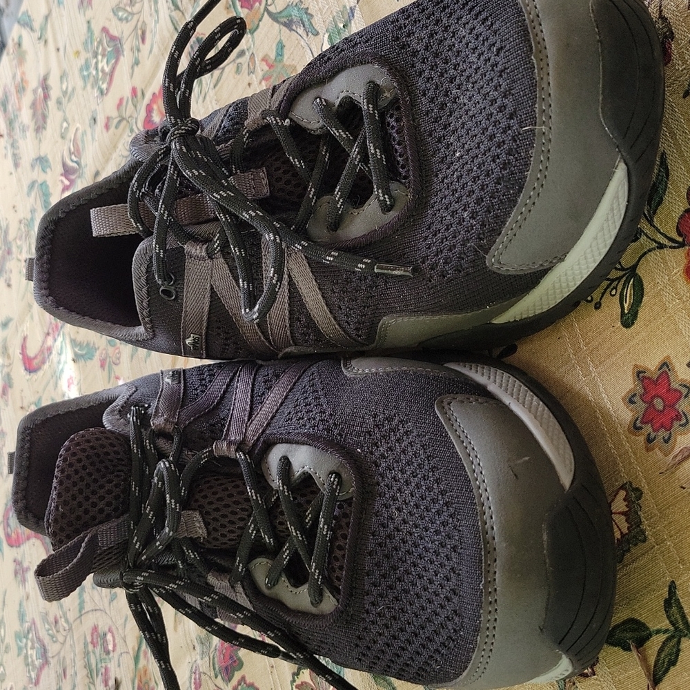 Men's sneaker size 11M